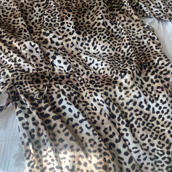 Victoria’s secret cheetah robe with belt - Picture 4 of 6